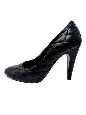 Chanel Classic Quilted Lambskin Cap Toe CC Logo High Heel Pumps Black size 39.5